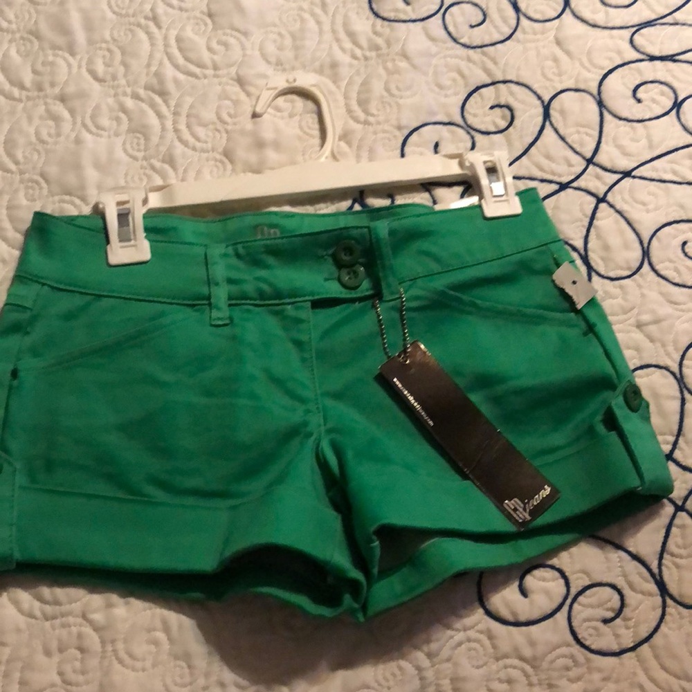 82% cotton 16% polyester 2% spandex